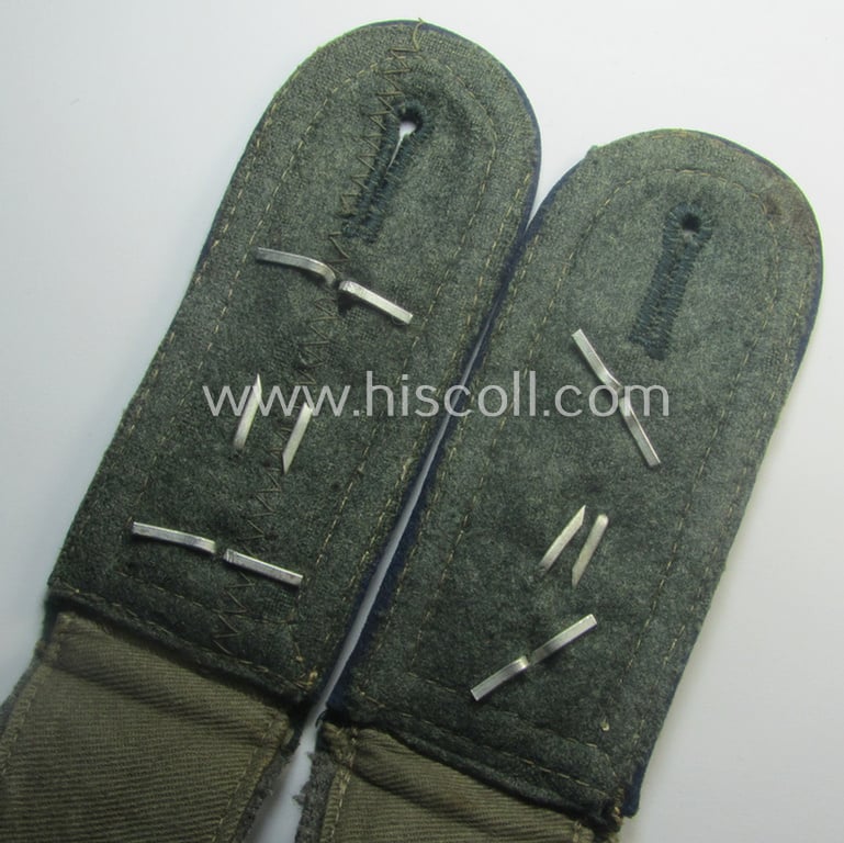 Superb - and rarely seen! - pair of WH (Heeres), 'cyphered', so-called: 'M40'-NCO-type shoulderstraps as was intended for usage by an: 'Oberfeldwebel einer Sanitäts-Abteilung und Mitglied einer Ärtzlichen Akademie des Heeres'