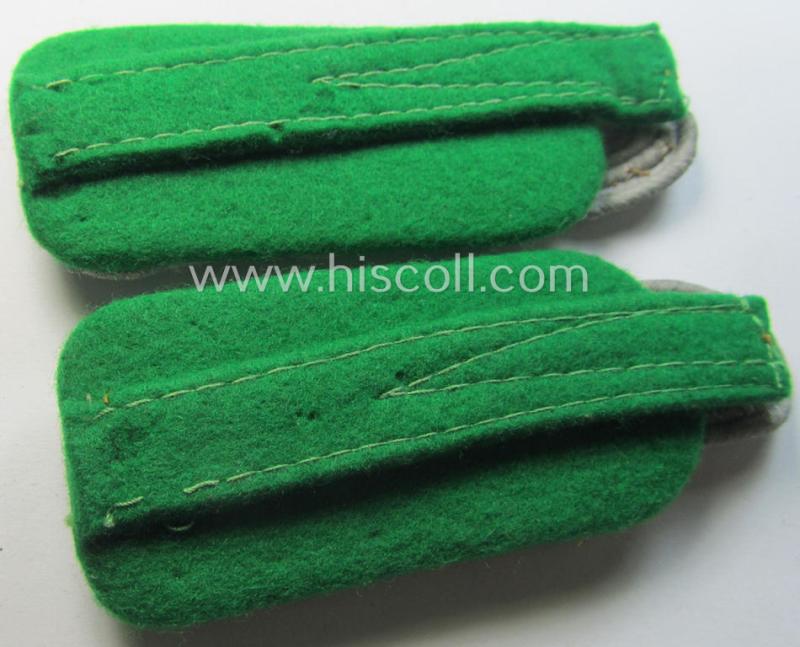 Pair of WH (Heeres) officers'-type shoulderboards: 'Major eines Jäger- o. Gebirgsjäger-Rgts.'