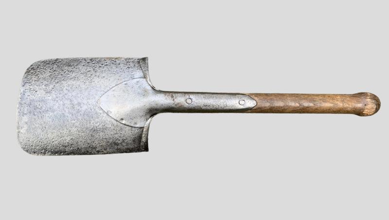 German Late-War Entrenching Tool and Carrying Case