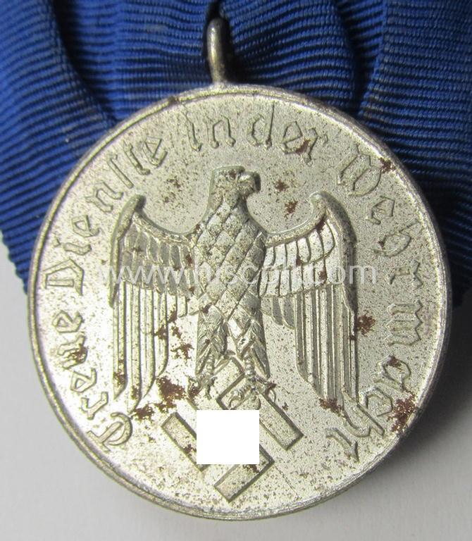 Bright silver-toned WH (Luftwaffe) so-called: 'Einzelspange' showing a: 'WH-Dienstauszeichnung 4. Stufe' (as was intended for 4 years of loyal-service) and that shows a detailed, Luftwaffe-type-eagle-device, period-attached