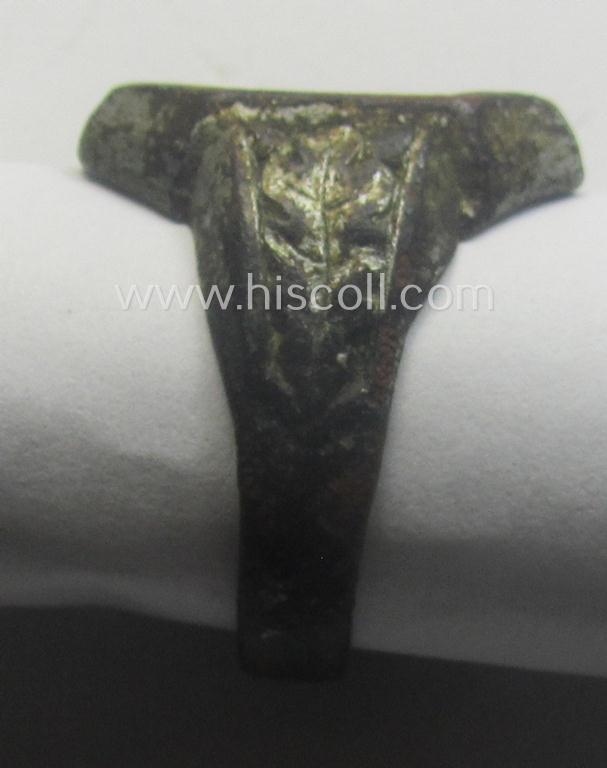 WH (LW, Heeres, RAD etc.) related, metal-based so-called: 'souvenir'-ring depicting the engraved outline of the: 'Westwall'-fortification coupled with the text: 'Westwall'