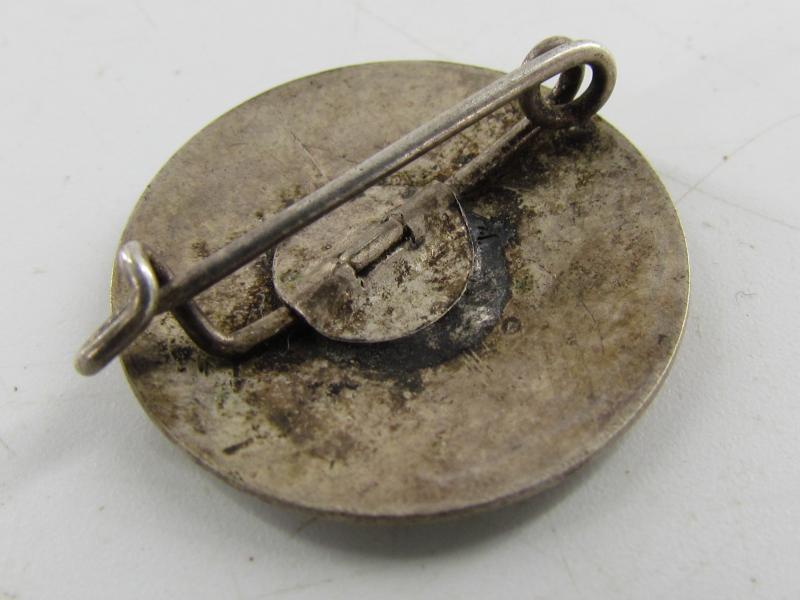 WHW Winterhilfswerk Donation Badge