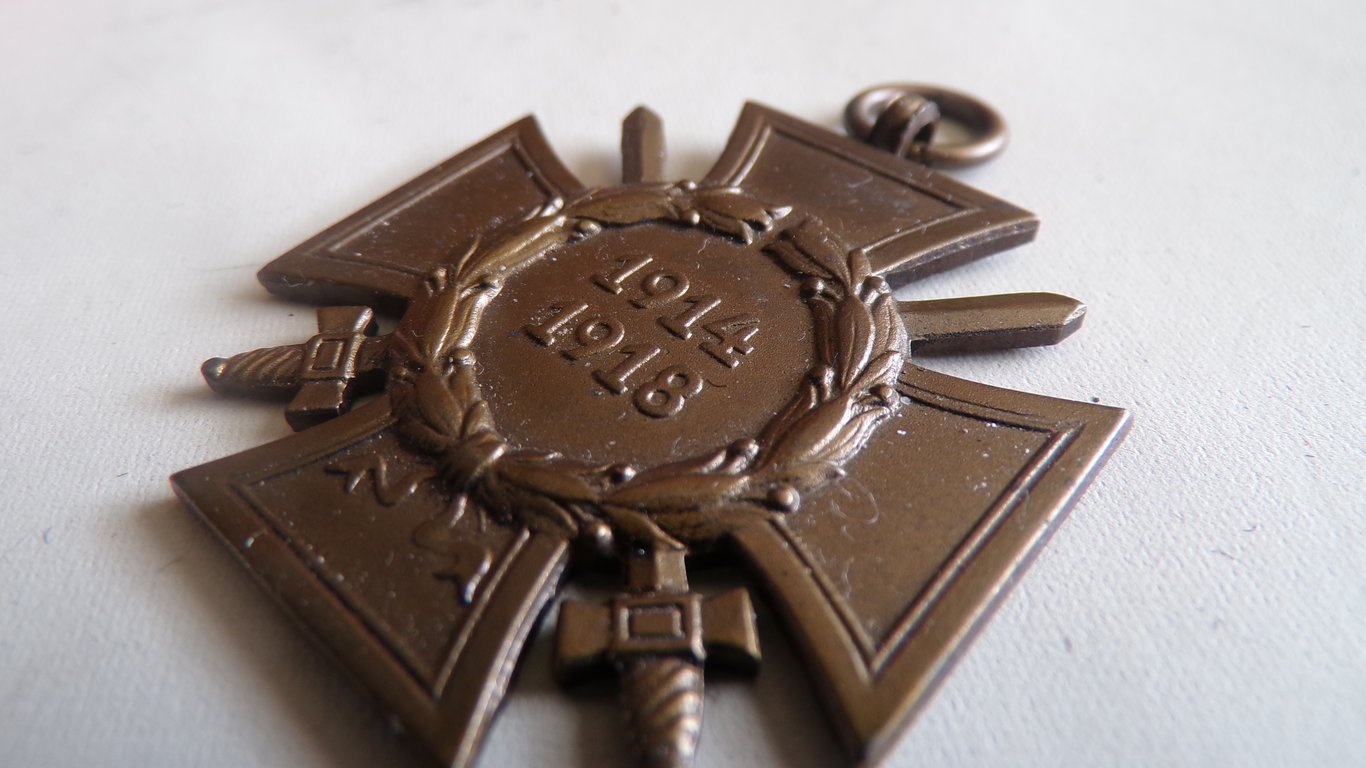 Ehrenkreuz für Frontkämpfer + ribbon bar