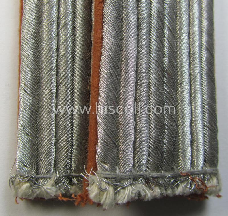 Attractive - and fully matching! - pair of WH (Luftwaffe) officers'-type shoulderboards as was specifically intended for usage by a: 'Leutnant u. Mitglied der LW-Nachrichten-Truppen'