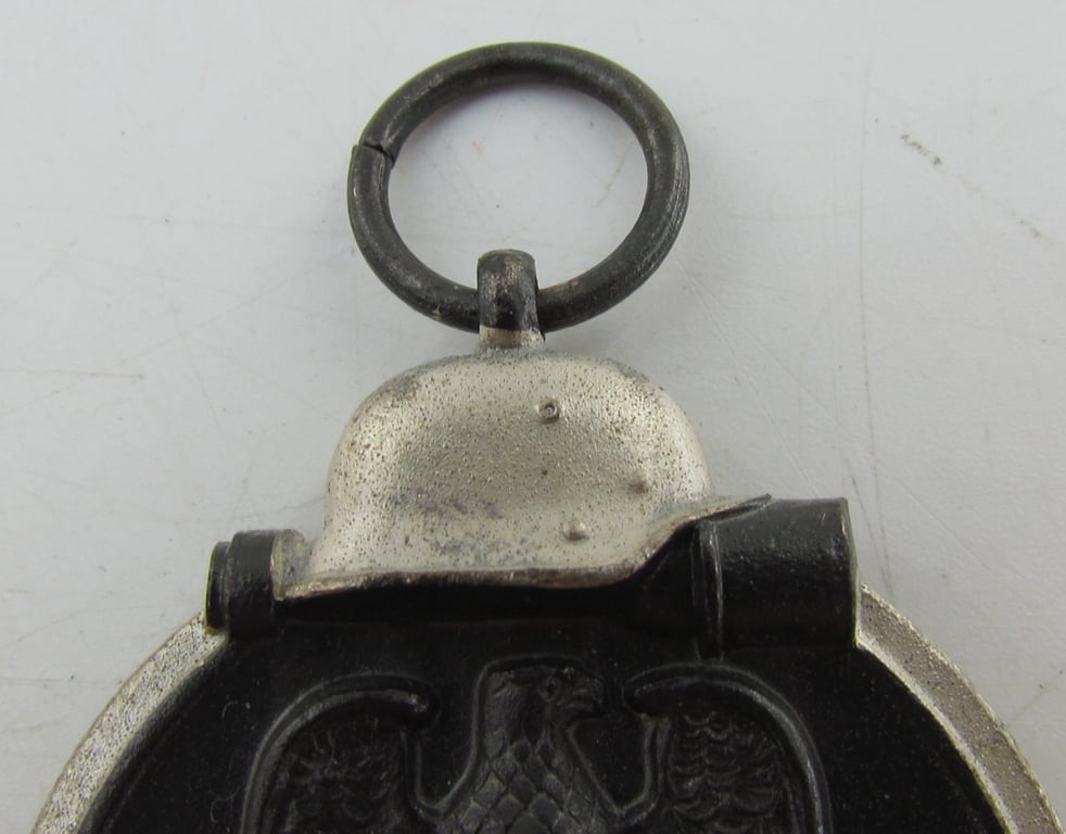 Winterschlacht im Osten 1941-42 Medal, Maker 3 (mint)