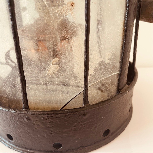 AUTHENTIC ORIGINAL EXAMPLE OF A 1918 WWI BRITISH TRENCH LANTERN. ADDITIONAL PHOTOS
