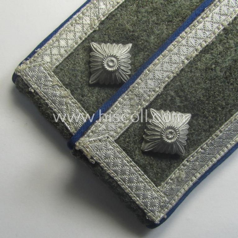 Pair of WH (Heeres) simplified- (ie. 'M44'-) pattern NCO-type shoulderstraps: 'Feldwebel eines Sanitäts-Abts. o. Rgts.'