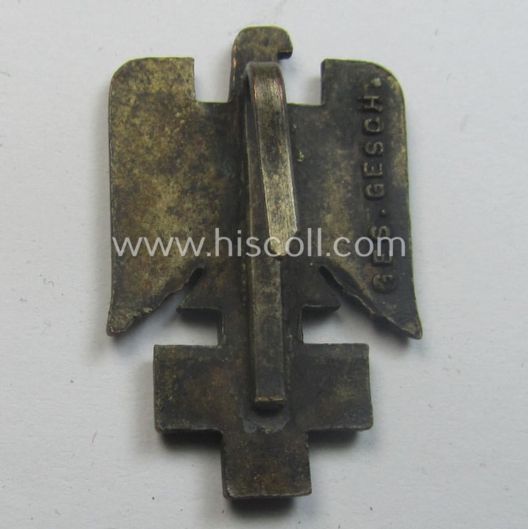 Larger-sized, multi-coloured- and/or neatly enamelled DRK (ie. 'Deutsches Rotes Kreuz') visor-cap badge (or: 'Mützenabzeichen für Schirmmütze')