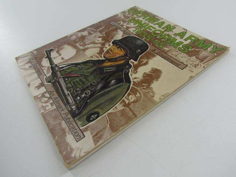 Book : German Army Uniforms 1935 to 45