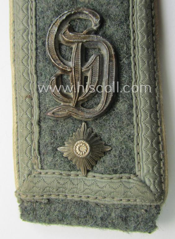 Single - but nevertheless scarcely seen! - WH (Heeres) mid-war-period- (ie. 'M40- o. M43'-pattern) 'cyphered', NCO-type shoulderstrap as was intended for a: 'Feldwebel eines Infanterie-Rgts. der “Grossdeutschland”-Division'