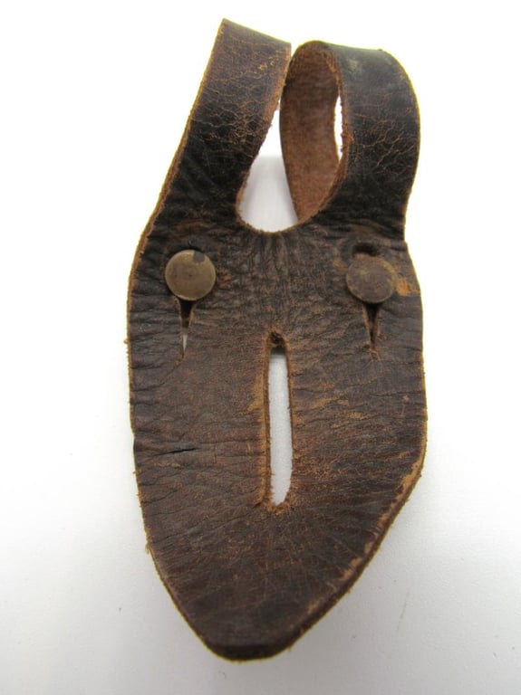 Wehrmacht binoculars Leather Anti-Movement Flap