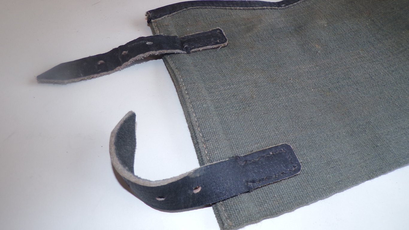 Matching Pair of Combat Gaiters (Gamaschen 1943)