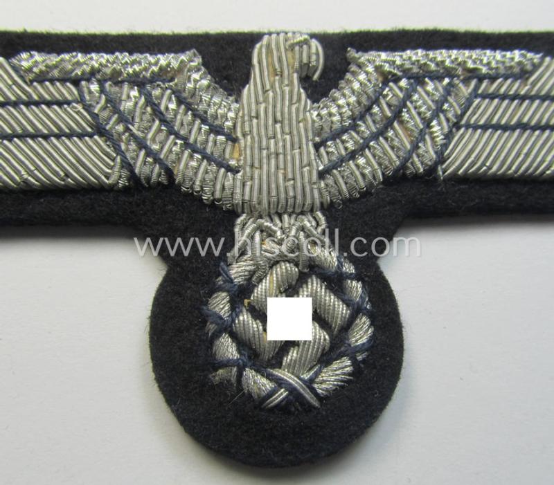 Very attractive - and truly scarcely seen! - WH (Kriegsmarine) neatly hand-embroidered, officers'-type breasteagle on a darker-blue background as was specifically intended for the various naval administrative-officials (ie. 'Beambten der Kriegsmari..
