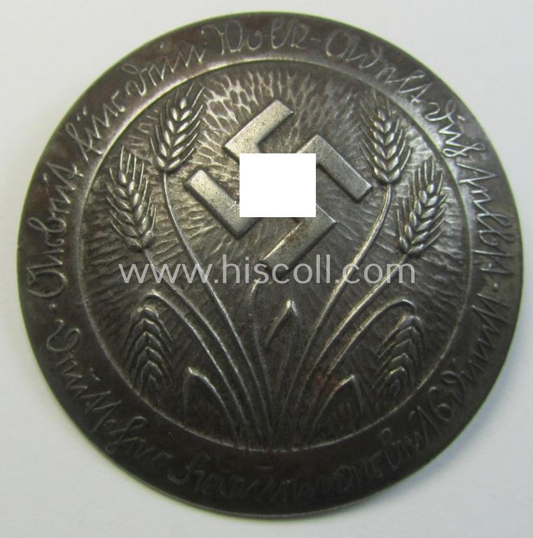 Attractive, 'Deutscher Frauenarbeitsdienst' (or: womens'-labour-service) so-called: 'Dienstbrosche' being a non-maker-marked example as was executed in golden-bronze-toned 'Buntmetall' and bearing a unique serial-number ('49601')