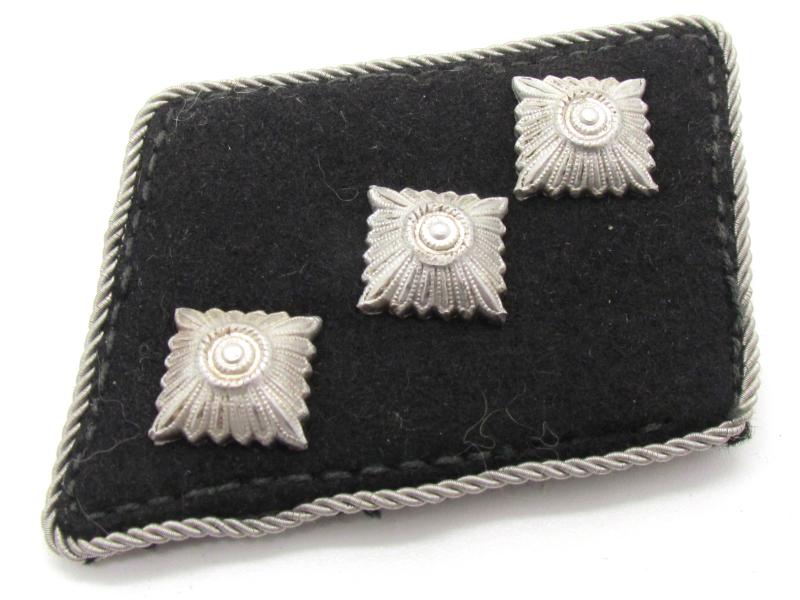 Waffen-SS ‘Untersturmführer’ officer collar tab set
