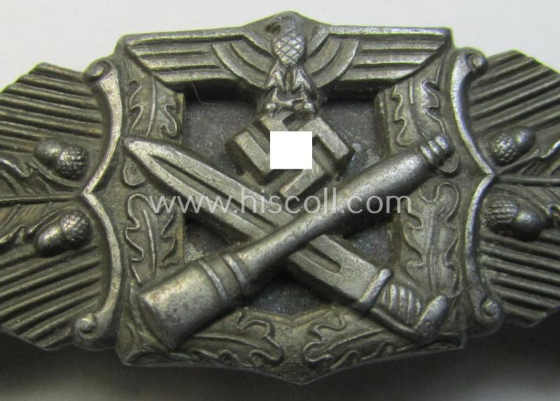 Superb, 'Nahkampfspange in Bronze' (or: bronze-class close-combat clasp ie. CCC) being a non-maker-marked- and/or minimally converse-shaped so-called: 'six-dot'-specimen as was produced by a to date unidentified maker- (ie. 'Hersteller')