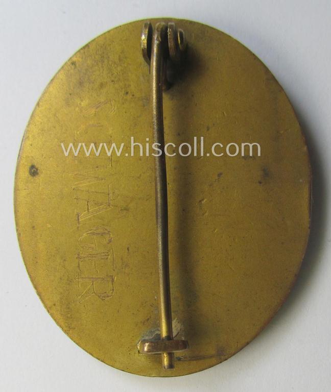 Luxuriously-styled - albeit moderately used- and/or worn and period-engraved! - 'Verwundeten-Abzeichen in Gold' being a typical non-maker-marked- and/or: 'Buntmetall'-based example as was (I deem) produced by the maker: 'Hauptmünzamt Wien'