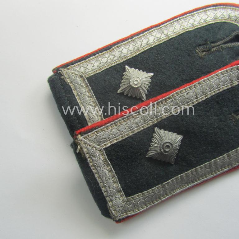 Pair of WH (Heeres) early-war-period- (ie. 'M40'-pattern and typical privately-purchased) NCO-type shoulderstraps as was intended for usage by a: 'Wachtmeister eines (Sturm)Art.-Abts. o. Rgts.'