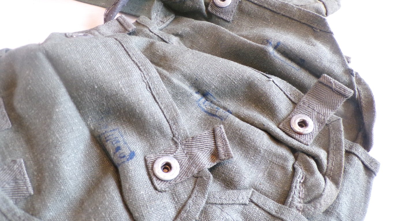 Unissued 1943 Feldgrau Gas Plane Pouch  nbg 43