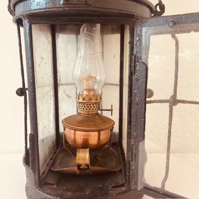 AUTHENTIC ORIGINAL EXAMPLE OF A 1918 WWI BRITISH TRENCH LANTERN.