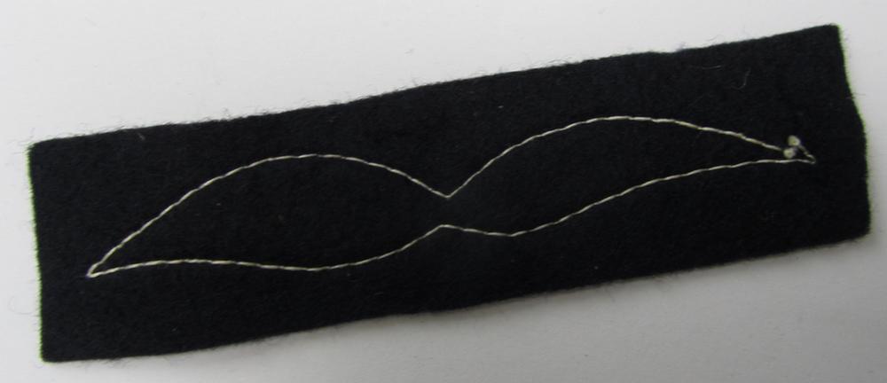 Very nice - and scarcely encountered, albeit regrettably single! - WH (Luftwaffe), greyish-blue coloured and/or woolen-based, NCO-type rank-patch (aka 'moustache'), as intended for an: 'Unteroffizier' - very nice (IMO virtually mint-/unissued!) condi