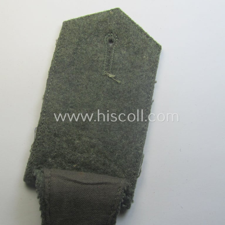 Single, WH (Kriegsmarine) 'cyphered' EM-type shoulderstrap: 'Soldat eines Küsten-Artillerie-Rgts. o. Abtlgs.'