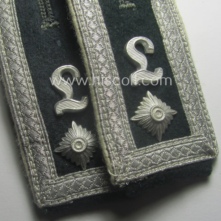 Attractive - and fully matching! - pair of WH (Heeres), early-war period- (ie. 'M40'-pattern and/or 'privately-purchased') neatly 'cyphered', NCO-type shoulderstraps as was intended for a: 'Feldwebel eines Infanterie-Lehr-Abtgs.'