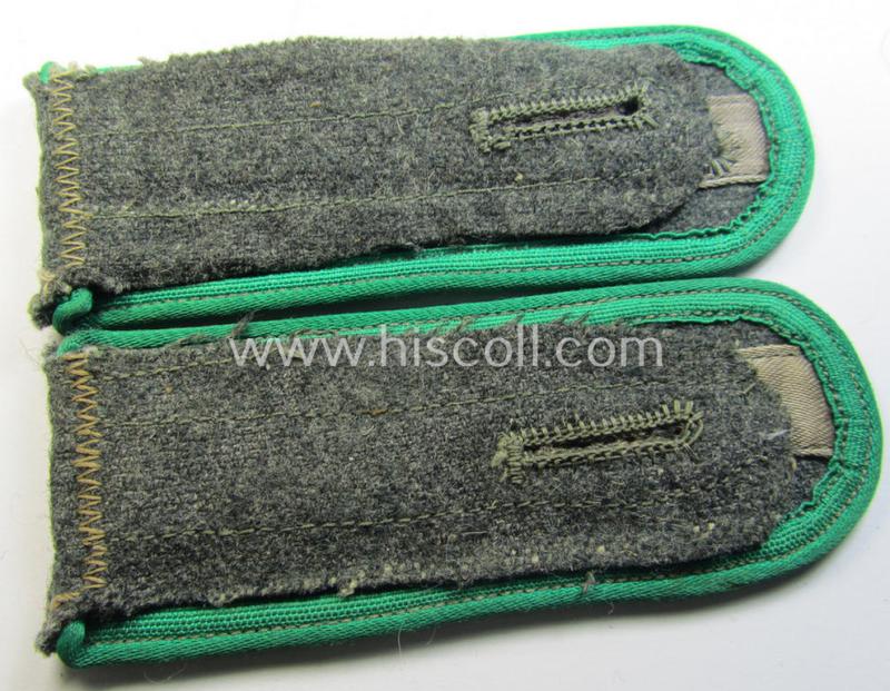 Superb - fully matching and scarcely encountered! - pair of WH (Heeres) later-war period- (ie. 'simplified'- ie. 'M44-/M45'-pattern-) EM-type shoulderstraps as was intended for a: 'Soldat der Jäger- o. Gebirgsjäger-Truppen'