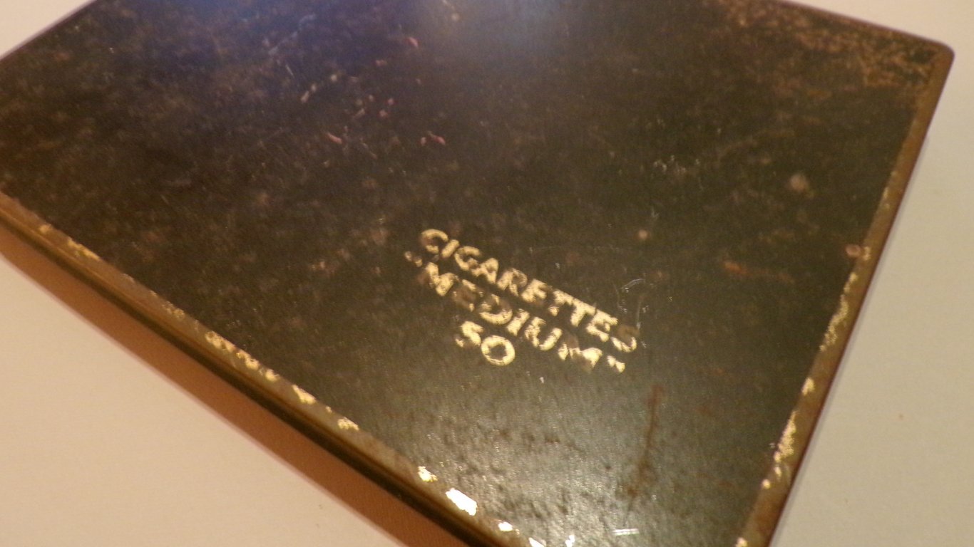 1940's Tin of Player's Navy Cut cigarettes