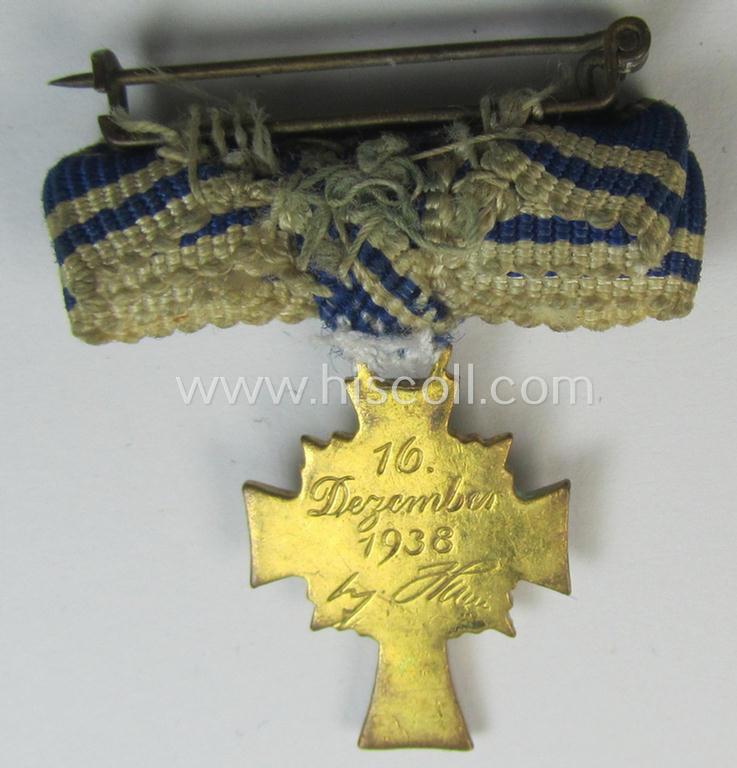 Miniature of an: 'Ehrenkreuz der deutschen Mutter - erste Stufe' (or: golden-class mothers'-cross) being a non-maker-marked example that comes in an overall nice- (albeit moderately worn- ie. used-), condition