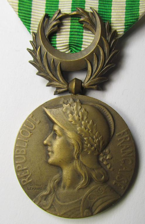 Attractive French, 'Troisieme Republic-period', so-called: 'Dardanelles'-islands campaign-medal (ie. 'Médaille Commémorative de l'Expédition du Dardanelles') that comes mounted on its period-ribbon
