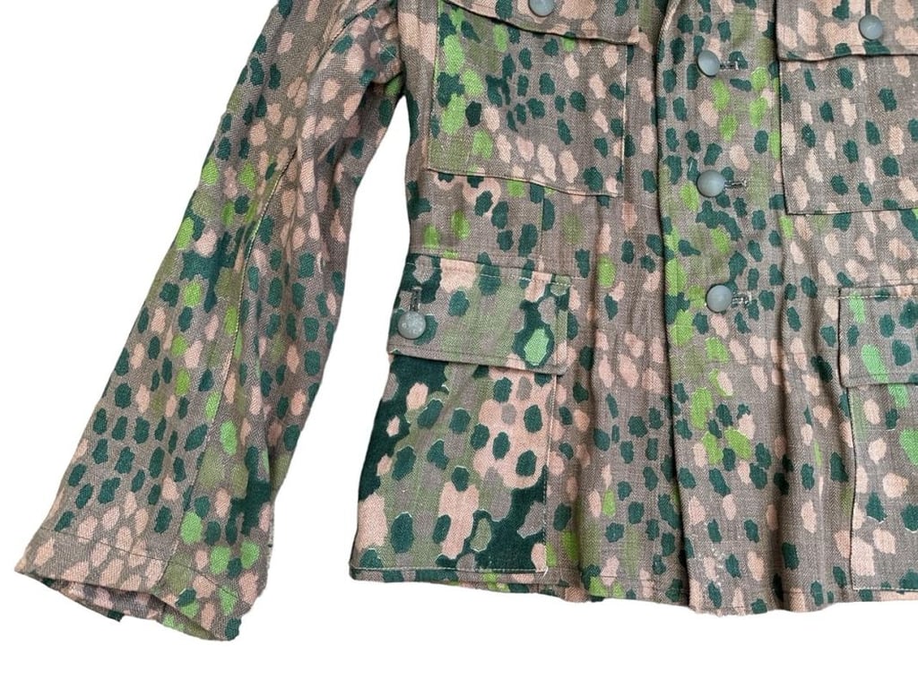 Waffen SS Erbsentarn (DOT44) Tunic unissued condition