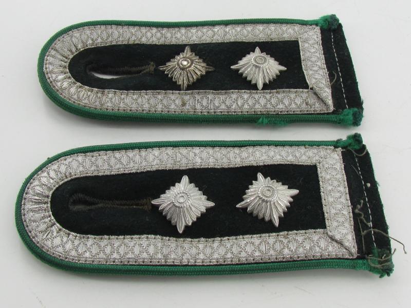 Wehrmacht (Heer) M36 Gebirgsjäger shoulder boards for ‘Oberfeldwebel’