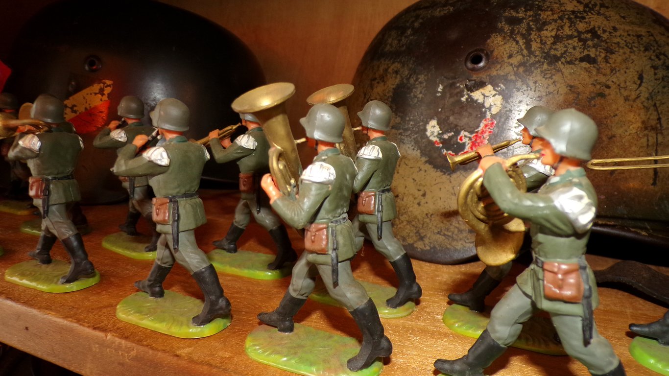 Exceptional 27-Piece Elastolin WWII Whermacht Band