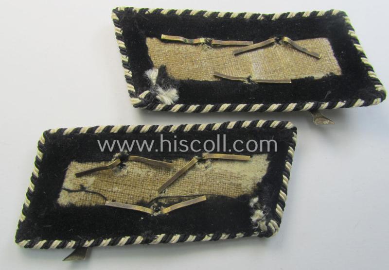 Attractive - and matching! - pair of: 'Stahlhelmbund'- (ie. 'Der Stahlhelm' o. Bund der Frontsoldaten (Sta)') collar-patches showing the silver-toned- (and 'Buntmetall'-based) 'Wehrsport'-devices (ie. 'Kragenspiegel-Auflagen') period-attac...