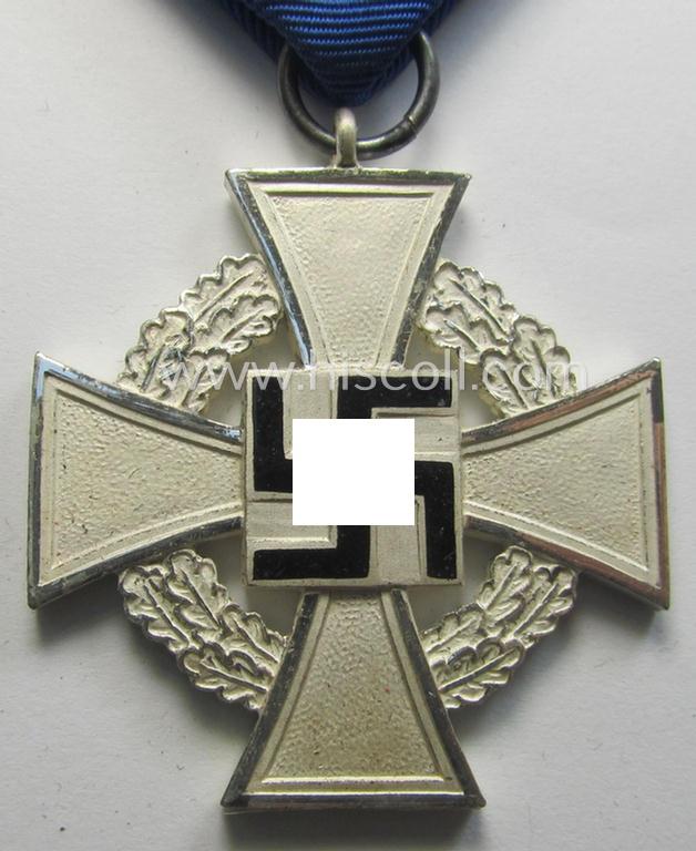 Neat, 'Treuedienst Ehrenzeichen 2. Klasse' being a non-maker-marked example that came mounted onto its original ribbon (ie. 'Bandabschnitt') and that came stored in its non-maker-marked etui (ie. two-pieced box)