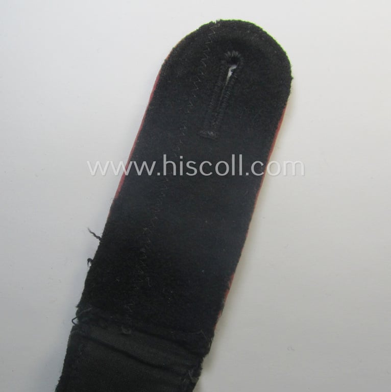Single, WH (Heeres) early- (ie. pre-) war period, EM-type shoulderstrap (as was specifically intended to be used on the black-coloured, 'wrap-around'-styled 'Panzer'-tunics: 'Soldat der Panzer-Trpn.'