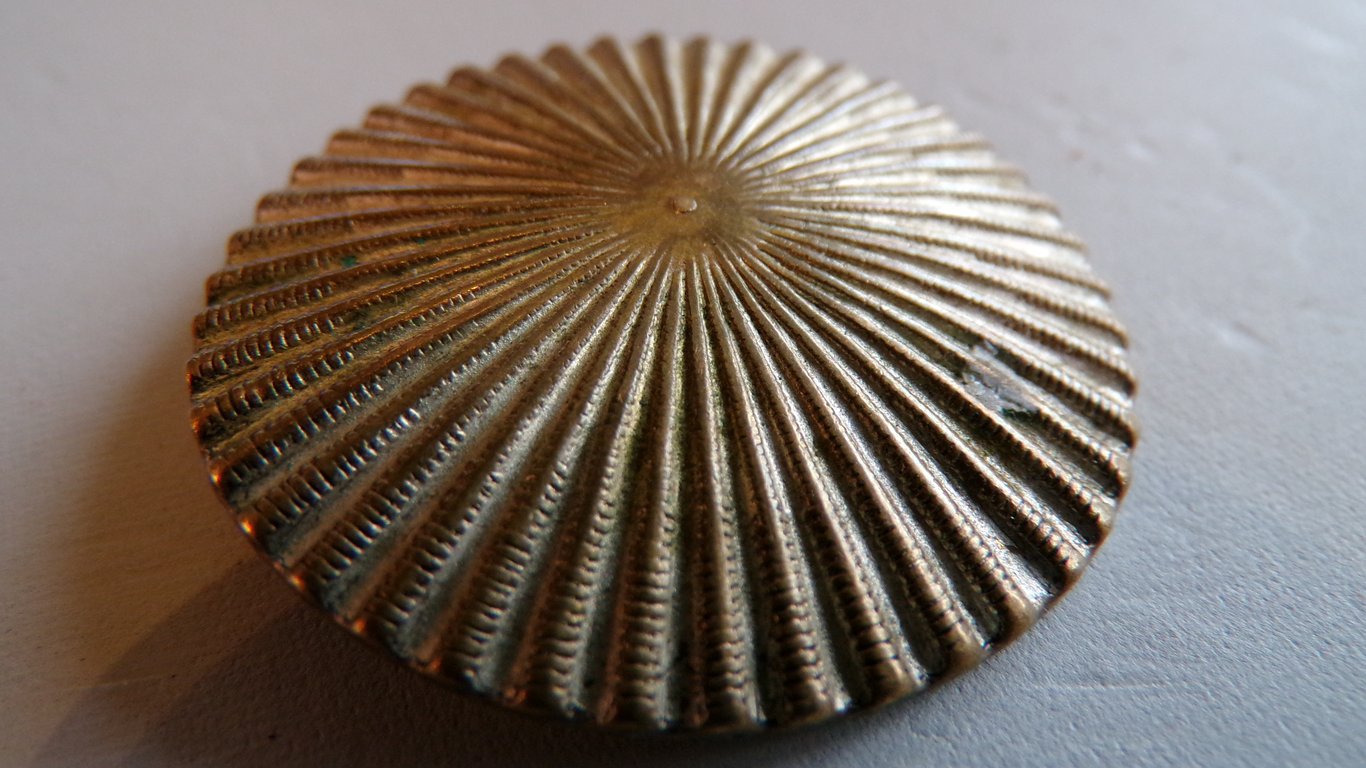 Imperial WWI Iron Cross Curved Clamshell