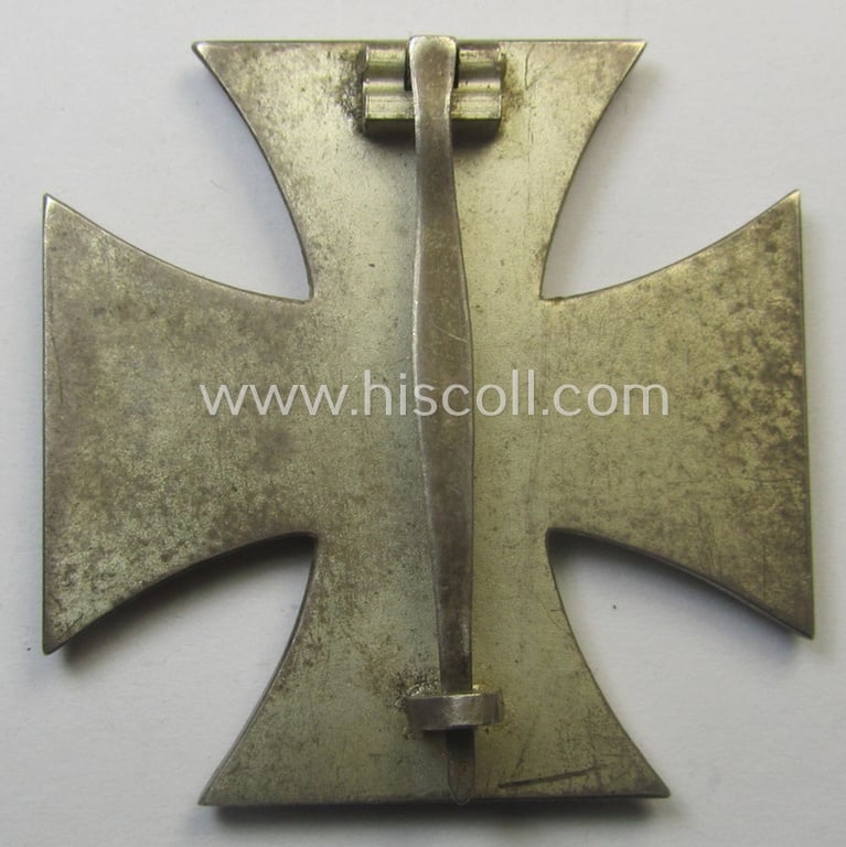 Superb - and just minimally used! - 'EK 1. Kl.' (or: Iron Cross 1st class) being a typical maker- (ie. '100'-) marked example as was produced by the 'Hersteller': 'Wächtler u. Lange'