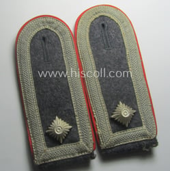 Neat - and/or fully matching! - pair of...