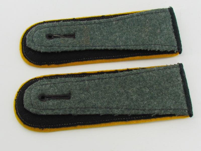 Wehrmacht (Heer) M36 cavalry EM shoulder boards