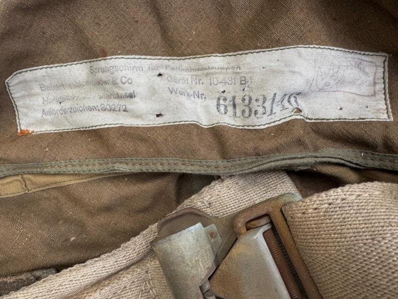 Complete Luftwaffe RZ-20 Parachute Harnass