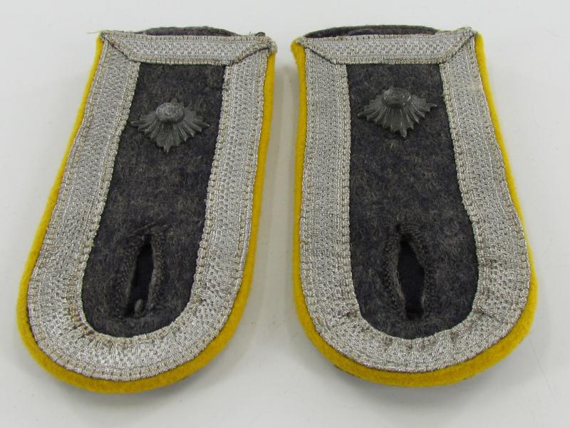Luftwaffe Shoulder boards for "Feldwebel" flight / paratrooper