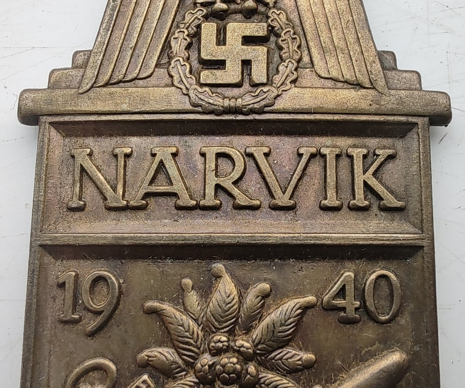 WW2 Narvik shield in gilt for naval personnel