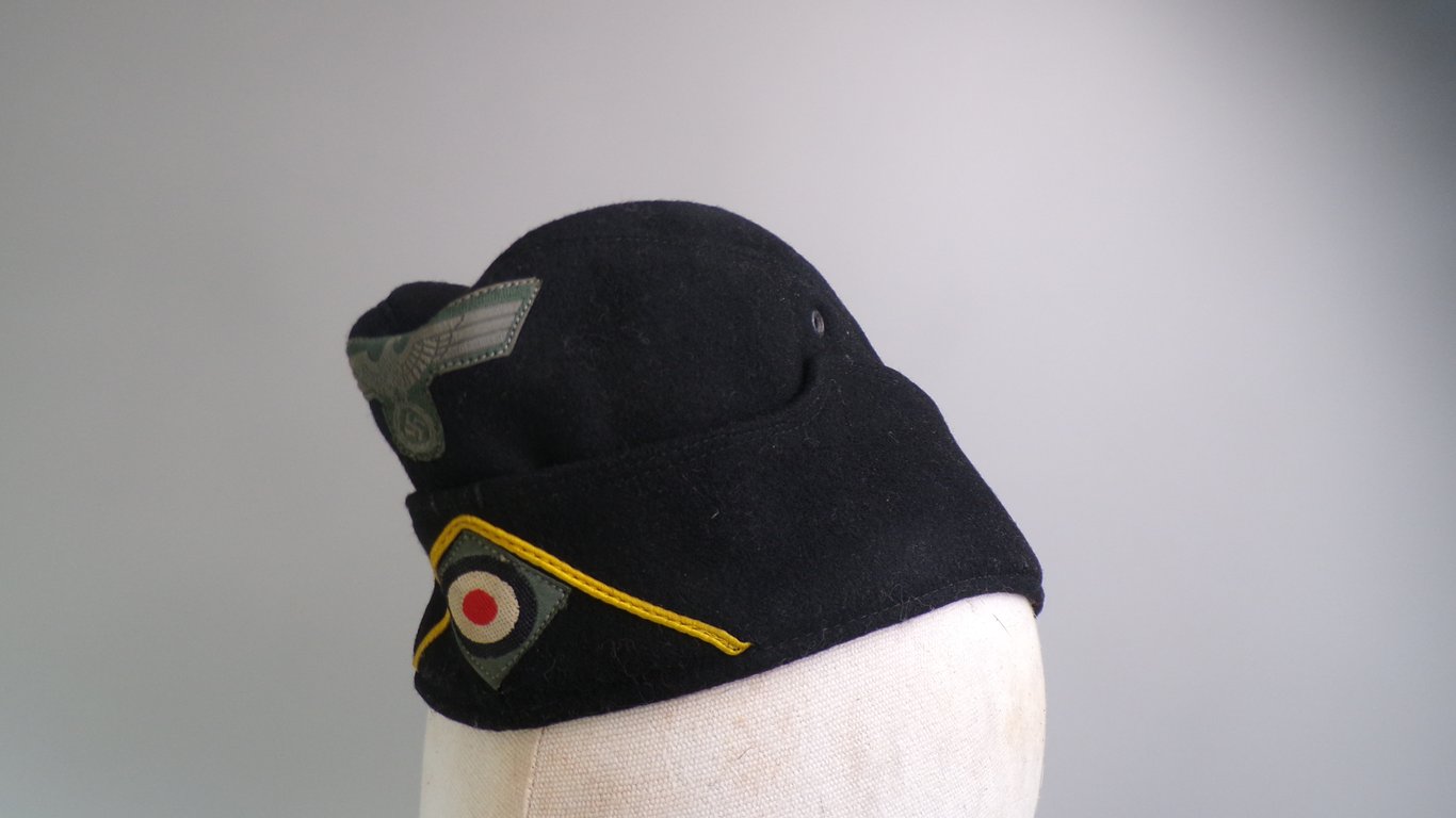 Mint 1940 Heer Black schiffchen / Side cap