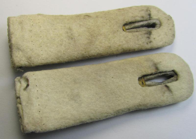 Neat - fully matching and truly used and tunic-removed! - pair of WH (Heeres) officers'-type shoulderboards as was intended for usage by an: 'Oberleutnant eines Infanterie-Regiments'