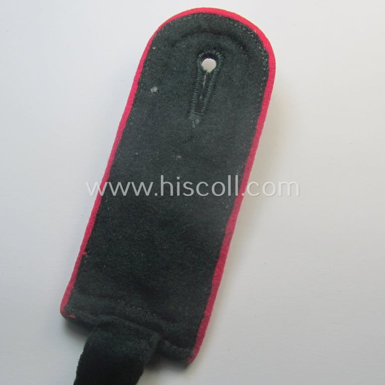 Attractive - albeit regrettably single! - WH (Heeres), early-war-period- (ie. 'M40'-pattern and 'tailor-made'-) NCO-type shoulderstrap as was intended for usage by an: 'Oberfeldwebel der Veterinär-Trpn.'