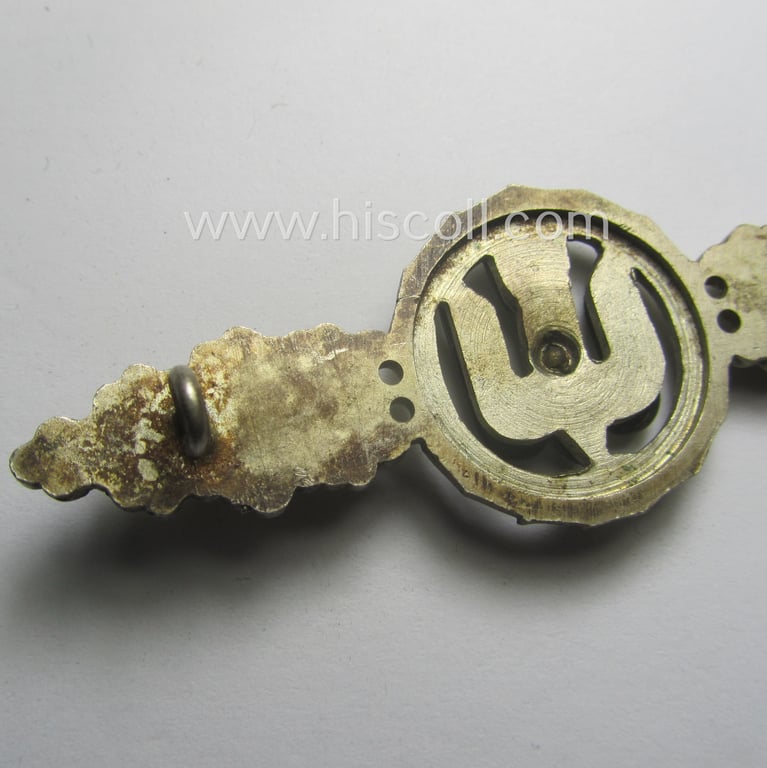 Tombak- (ie. 'Buntmetall'-) based- and/or (typical) non-maker-marked example of a WH (Luftwaffe) 'Frontflugspange für Kampfflieger in Silber' as presumably produced by the: 'C.E. Juncker'-company