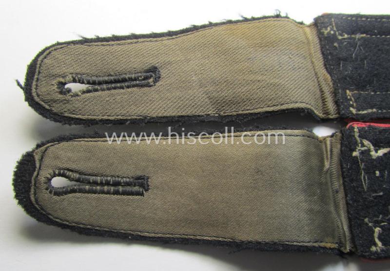 Superb - and fully matching! - pair of WH (Heeres) 'Panzer' NCO-type shoulderstraps (as was specifically used on the black-coloured 'wrap-around'-tunics) as was intended for usage by a: 'Feldwebel eines Panzer-Regiments o. Abts.'