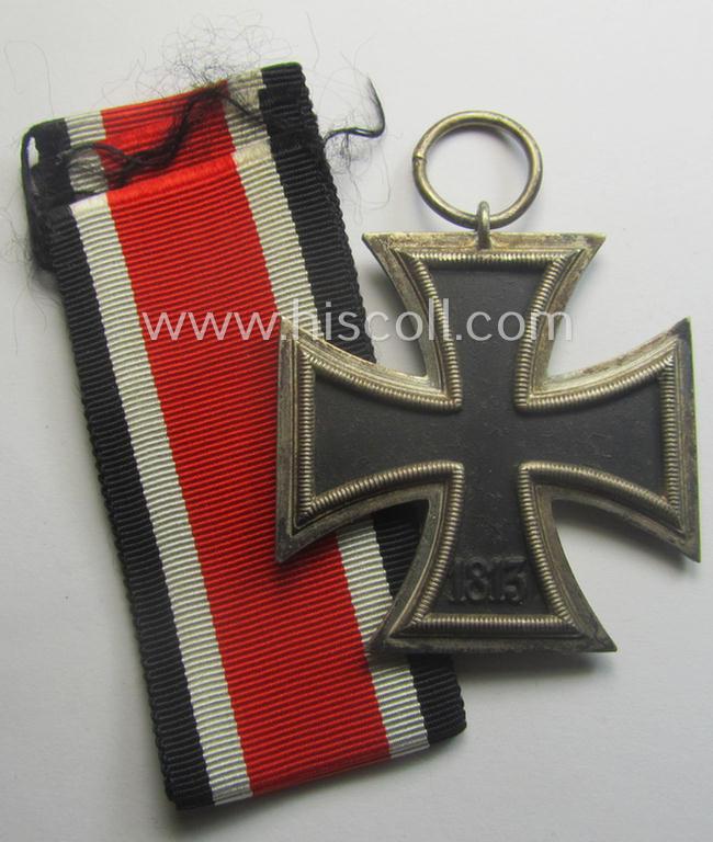 'Eisernes Kreuz II. Klasse' being a (typical) non-maker-marked example that comes together with its original- and never-mounted ribbon (ie. 'Bandabschnitt') as was produced by a (by me) unidentified maker (ie. 'Hersteller')